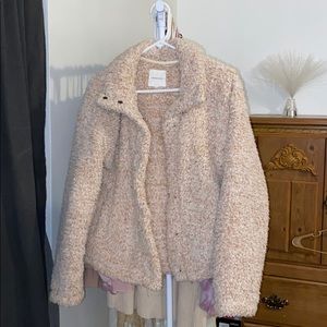 Comfy warm & fluffy coat! Brand: Thread & Supply